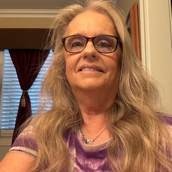 Meet your Posher, Suzanne - Picture 1 of 3